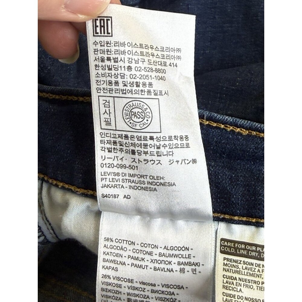 Levis Bermuda Shorts Womens 27 (27x10) Mid Rise Medium Wash Blue Denim - Picture 15 of 16